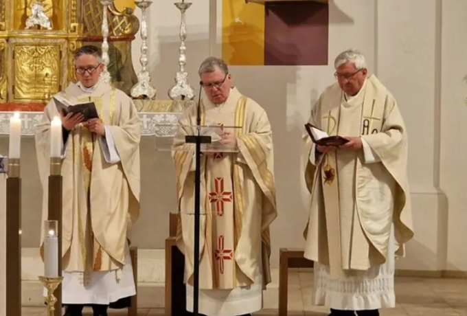 Regionaldekan Manfred Strigl zur Pastoralvisitation in der Pfarreiengemeinschaft Pleystein. Foto: Josef Kleber